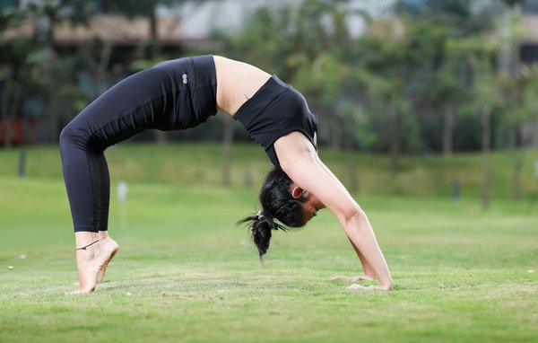 Crafting a Timeless Wardrobe: Pioneering the Fashion Industry's Future